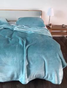 Thick Fleece Blanket Solid Throw Blankets for Couch Bed Plush Cozy Fuzzy Blanket Super Soft & Warm Blankets for Fall and Winter