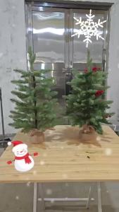 Small Artificial Christmas Tree for Family Gatherings and Holiday Decoration 45 / 60 Cm. High-quality Pure PE Tabletop Christmas