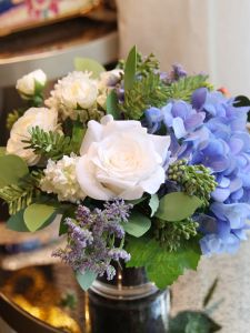 กระดาษติดผนังตกแต่งสไตล์ยุโรปอเมริกันระดับไฮเอนด์สำหรับห้องรับแขกและโต๊ะอาหาร กระดาษติดผนังแบบเรียบง่ายที่ทำจากกระดาษทราย