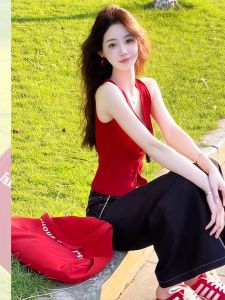 Áo Thun Nữ Không Tay Màu Đỏ Áo Chui Đầu Cổ Chữ V Dáng Ôm Mùa Hè 2025 Phong Cách Mới Hương Vị Cay Nồng Ngọt Ngào Cảm Giác Cao Cấp