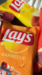 กล่องใส่กระดาษทิชชู่ Lay’s ผ้ากำมะหยี่นุ่ม ซักได้ ดีไซน์ซองมันฝรั่ง 4 สี พร้อมส่ง ส่งไวถึงมือคุณ