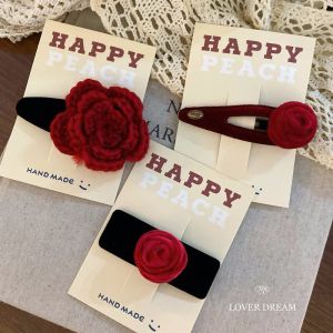 กิ๊บติดผมรูปดอกไม้สีแดงสำหรับฤดูใบไม้ร่วงและฤดูหนาว กิ๊บติดผมแบบหางกิ๊บติดผมสไตล์นิติบุคคลเพื่อความอบอุ่นในวันคริสต์มาสและปีใหม่