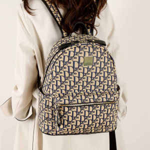 กระเป๋าเป้สะพายหลังผู้หญิงความจุขนาดใหญ่สไตล์ย้อนยุค กระเป๋าใส่หนังสือขนาดเล็กทันสมัย ​​กระเป๋าเดินทางแฟชั่นสำหรับเดินทาง กระเป๋าสะพายไหล่แบบลำลอง