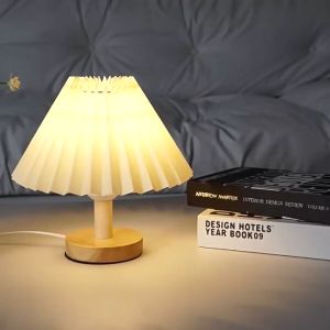 โคมไฟ โคมไฟตั้งโต๊ะ โคมไฟข้างเตียงที่เรียบง่ายทันสมัยนอร์ดิกห้องนอน ไม้เนื้อแข็ง LED แบบมินิมอ