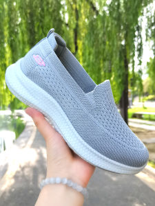 Beijing Ladies Cloth Shoes Comfortable Elderly Walking Shoes Spring Autumn New Style Mom Shoes Traditional Handmade Fabric Slip-On