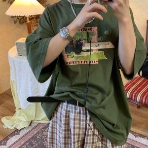 เสื้อยืดแขนสั้นสไตล์ย้อนยุค C2 สไตล์หมีแคนซูสุดเท่ เสื้อเชิ้ตคอวีทรงหลวมๆ สไตล์ฮ่องกง เสื้อผ้าทำงานแฟชั่น
