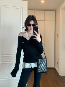 Bộ Đồ Hai Mảnh Mùa Đông Màu Trắng Ren Cổ Treo Cho Nữ Thiết Kế Lót Lụa Đen Hở Vai Ngọt Ngào Cay Nồng Thời Trang