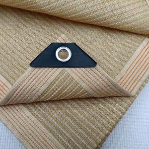 ตาข่ายกั้นผ้าม่านกันแดดเพื่อความเป็นส่วนตัวสำหรับระเบียงสวนสีเขียวเข้มตาข่ายบังแดดกันยูวี