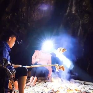 ไฟฉายคาดหัว 9999999W ระยะส่องสว่าง 2KM+ ชาร์จเร็ว USB กันฝนและกันฝูน แบตเตอรี่กำลังสูง ทนทาน แสงสีขาว เซ็นเซอร์มือ รับประกันแท