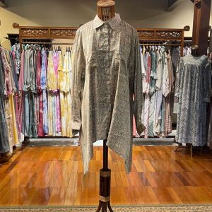 Tanira Tunik by Dian Pelangi LIMITED EDITION Kemeja Blouse Baju Atasan Blus Jumbo Big Size Casual Formal Kerja Kantor Pesta Pernikahan Kondangan Wanita Cantik Anggun Modis Modern Simple Elegan Mewah Model Korea Terbaru Motif Batik Cap Kekinian