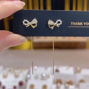 ต่างหูรูปผีเสื้อประดับคริสตัลสั้นหรูหรา เครื่องประดับแฟชั่น ลวดลายผีเสื้อ ต่างหูแบบสายเดี่ยว ประดับคริสตัลสีทอง