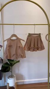 ชุดเซ็ตเด็กผู้หญิง สีน้ำตาล ติดโบวทั้งเสื้อและกระโปรง มีซับใน น่ารักใส่สบาย น้ำหนัก10-30กิโล รหัสOPP