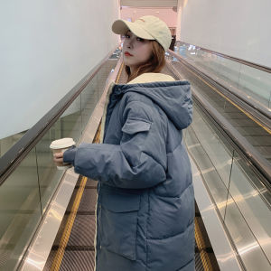 เสื้อแจ็คเก็ตผ้าฝ้ายทรงบานสำหรับผู้หญิงในฤดูหนาว ทรงยาวปานกลาง หนา แฟชั่นใหม่ 2025 เสื้อผ้าทำงานสไตล์เกาหลี ผ้าฝ้ายโพลีเอสเตอร์