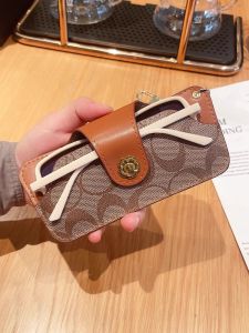 กระเป๋าใส่แว่นกันแดดแบบพกพาสำหรับผู้ชายและผู้หญิง พร้อมหัวเข็มขัด กล่องใส่แว่นกันแดดแบบเก็บได้ ปกป้องแว่นกันแดดสำหรับสายตาบอด