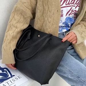 QXshop HOT มากแม่ กระเป๋าถือทรงสวย งานดี มีสีให้เลือกมากมาย ราคาสบายกระเป๋าสุดๆ จะวัยเที่ยววัยทำงานหรือวัยไหนๆก็ใช้ได้ เก๋ มากไม่ซ้ำใคร อย่ารอช้า รีบสั่งกันเลยยยย