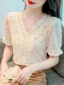 ชุดเสื้อคอโปโลคอตตอนปักลายแขนสั้นผู้หญิงฤดูร้อนปี 2024 เสื้อเชิ้ตลายปะติดปะต่อกันสไตล์ใหม่พร้อมขอบลูกไม้ ชุดสองชิ้น