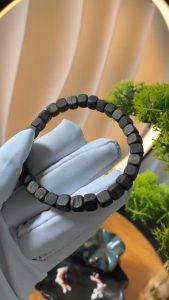 Vòng tay trầm hương Kì Hải Nam chìm nước hạt xúc xắc 5-6mm đen dầu thơm mạnh 031