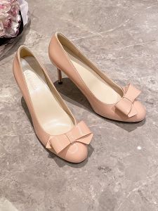 รองเท้าส้นสูงหัวกลมแบบสวมสำหรับผู้หญิง สไตล์หวาน ดีไซน์ปมผีเสื้อ รองเท้าทำงานแบบหนังทาสีส้นบาง สวมใส่สบาย