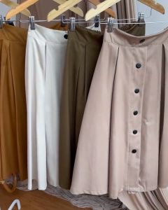 Rok Midi Polos Kancing: Pilihan Rok Lebar Polos Simpel Untuk Hangout & Kerja