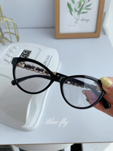 Photochromic Anti-Rad Glasses 0 Degree Cat Eye Fashion Eyeglasses Chain Temple Free Case Cloth