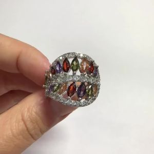 Huitan Luxury Hyperbole Leaf Shaped Ring for Women Brilliant Cubic Zirconia Finger Jewelry for Anniversary Party Delicate Gift
