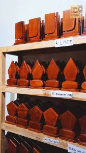 Vandel Kayu Joglo Kosong Asli: Plakat Piagam Suvenir KKN Wisuda & Pernikahan