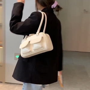 MOUSSON  กระเป๋าสะพายผู้หญิง กระเป๋าสะพายผญ กระเป๋สสะพายผญ หนังพียู  กระเป๋าผู้หญิงกระเป๋าสะพายไหล่กระเป๋าแบบหนีบแขนย้อนยุคแนวแฟชั่นกระเป๋าสะพายไหล่กระเป๋าหนัง Pu ความจุมาก กระเป