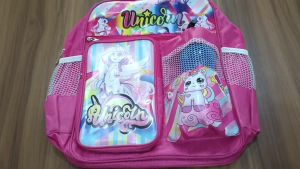 Kimo Tas Punggung Backpack Anak Karakter 694DR Free Botol Minum Warna : Pink Motif : Karakter Unicorn Ukuran : 29 cm x 11 cm x 35 cm Bahan : Dolby
