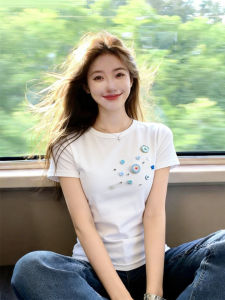 White Hand-Sewn Buttons Straight Shoulder T-shirt Summer New Arrival