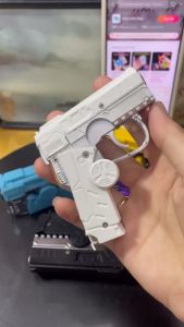 [HCM] Bật Lửa Gas Khè Cà Rốt Vô Tri Con Quay 3in1 Độc Đáo - Lạ Mắt (Chọn Màu)