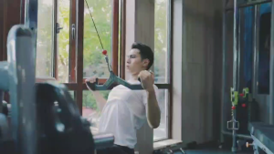 ปืนนวดไฟฟ้า เครื่องนวดไฟฟ้า ปืนนวดกล้ามเนื้อ แบบไร้สาย พกพาสะดวก ใช้งานง่าย สำหรับผ่อนคลายกล้ามเนื้อ เหมาะกับบ้านหรือพกพาเดินทาง นวดได้ทุกเวลา