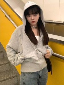 เสื้อแจ็คเก็ตฮู้ดสั้นทรงสลิมฟิตสำหรับผู้หญิง สีเทา ฤดูใบไม้ผลิและฤดูใบไม้ร่วง สไตล์ย้อนยุค สไตล์อเมริกัน เสื้อคลุมคาร์ดิแกนบาง แขนยาว