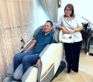 Top Whole Body Massage Chair with LCD Touch Screen & AI Intelligent Massage Therapy