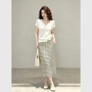 Fashionable Ins Style Outfit White T-Shirt Striped Skirt
