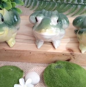 ตุ๊กตาเซรามิคแต่งสวน ตุ๊กตากบ  แต่งบ่อปลา 1ชุด ได้ 3 ตัว ขนาด 3.5 นิ้ว ตุ๊กตาแต่งสวน ตุ๊กตาจัดสวนหย่อม ตัวใหญ่