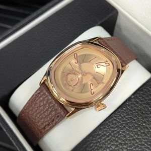 นาฬิกาสี่เหลี่ยมหรูหราดีไซน์เกลียวลาย นาฬิกาควอตซ์ผู้ชาย สไตล์คลาสสิคย้อนยุค สีสันโดดเด่นไม่ซ้ำใคร นาฬิกาผู้หญิงสายหนัง