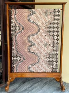 KEMEJA BATIK PRIA LENGAN PANJANG BATIK MODERN MOTIF DWIJAYA PEACH KHARISMA BATIK