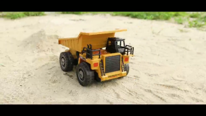 DOUBLE SIX HENGJIAN MAINAN ENGINEERING RC KONSTRUKSI TRUCK DUMP ANGKUT PASIR DUMPTRUCK REMOTE CONTROL 2.4GHZ 4WD 1:24 806