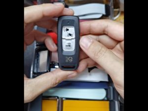 Dây Đeo Smartkey 2 nút xe SH SH Mode Smartkey Đeo Tay Tự Lắp khung kim loại. CHÌA 2 NÚT LỚN TRẮNG