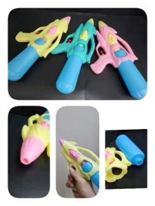 ปืนฉีดน้ำ ขนาด 28 cm จุน้ำได้ 0.3 ลิตร ฉีดพุ่งได้ไกล 5 เมตร