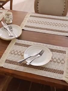 1/4/6pcs Farmhouse - Style Rectangular Placemats Woven Tassel Table Mats. Ideal for Decorating Dining and Kitchen Tables