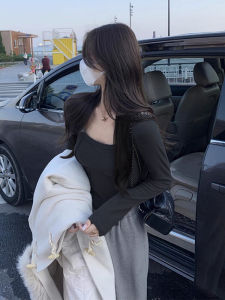 เสื้อยืดคอวีทรงสลิมฟิตสไตล์ฝรั่งเศสย้อนยุคแขนยาวสำหรับผู้หญิงในฤดูใบไม้ร่วงและฤดูใบไม้ผลิ เสื้อชั้นในสั้นทรงสลิมฟิต