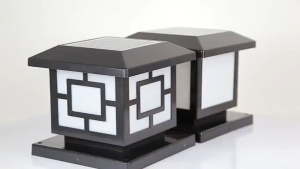 โคมไฟโซล่าเซลล์ LED หัวเสาแบบปรับแสงได้ 4 สี กันน้ำ IP67 กันฟ้าผ่า 30 ปี สำหรับสวนและอาคาร