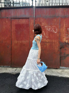 กระโปรงจีบผ้าลูกไม้ลายดอกไม้สีขาวหลายชั้นสำหรับผู้หญิงในช่วงฤดูร้อน กระโปรงทรงเค้กสุดหรูหรา กระโปรงทรงเอเอวสูง