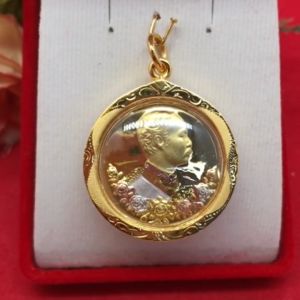 จี้ทองรัชกาลที่ ๕ ด้านหลังพระพุทธชินราช ขนาด 3 x 3 cm องค์สามกษัตริย์ เสริมบารมี ชีวิตรุ่งเรือง ชุบทอง พระเลี่ยมทอง