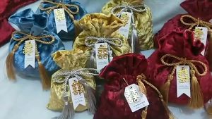 NQICZR Dust Protect Trendy Portable Tassel Bag Velvet Candy Bag Gift Bags Candy Pouches Drawstring Pocket