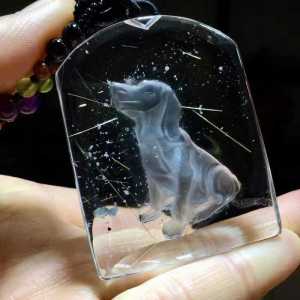 Pure natural titanium crystal white ghost black mica treasure basin lucky charm for the zodiac dog pendant. The crystal is transparent and the carving is exquisite with natural colors. It has the effect of attracting and boosting wealth.
