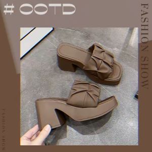 LHMoonlight พร้อมส่ง รองเท้าแฟชั่นผู้หญิง สวม 4 สี ดีไซน์คลาสสิค มี แมทซ์ง่าย เหมาะสำหรับสาว ต๊าชใจได้ทุกสไตล์ รวมถึงสาวมั่น