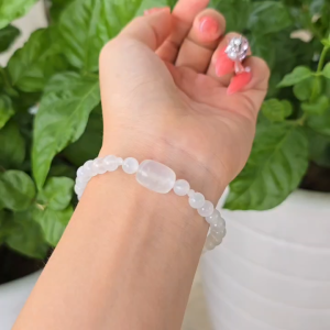 Q1976 Vòng đá Mặt Trăng Moonstone 6li mix lu thống Moonstone bầu ánh lửa tự nhiên xinh đẹp cho Kim và Thuỷ - Phong Thuỷ TUDO P