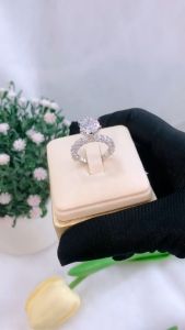 Nhẫn Royal bạc Thụy Sỹ full đá Moissanite trang trọng_RH000953_ROWLER